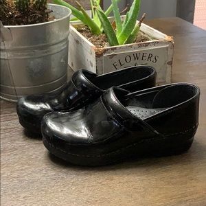 Women’s Black Danskos